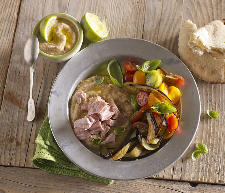 Tuna with Hummus, Grilled Eggplants and Cherry Tomatoes