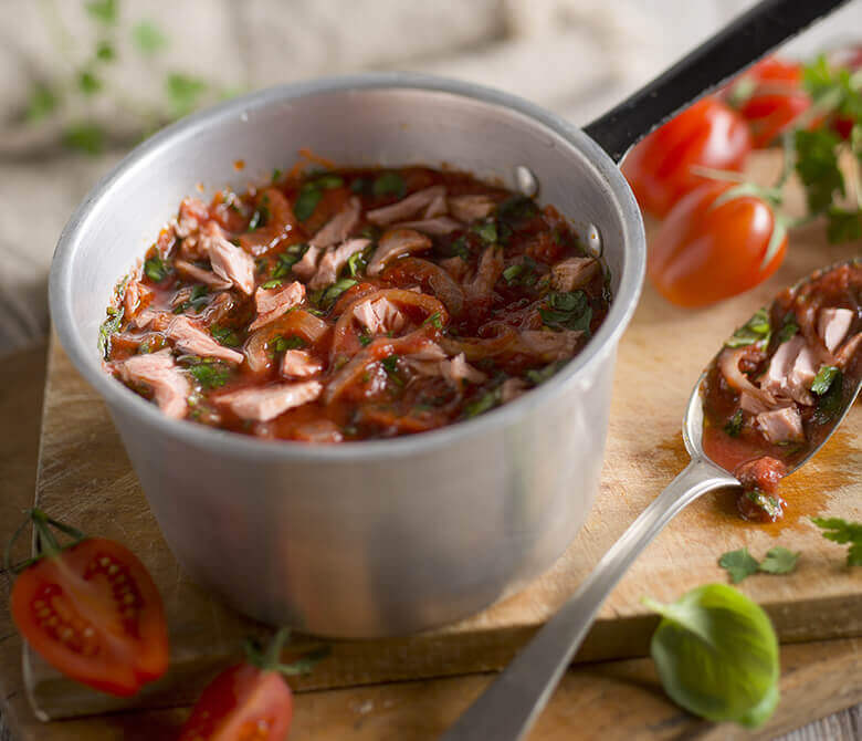 Mini tartare de tomate et d’avocat avec pâté de thon aux trois poivres Rio Mare