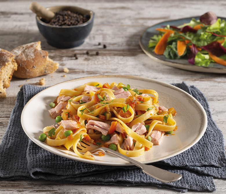 Linguine with tuna ragù and peas