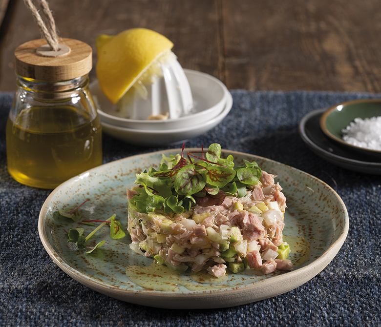 Tartare de thon avec avocat et fenouil