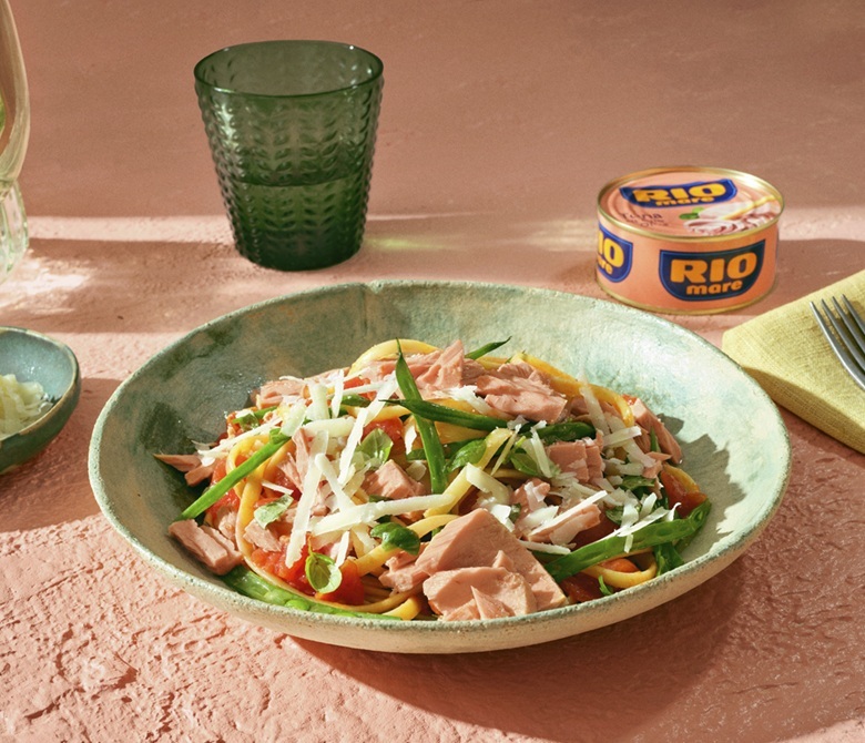 Linguine with Rio Mare Tuna, green beans, tomato, and pecorino